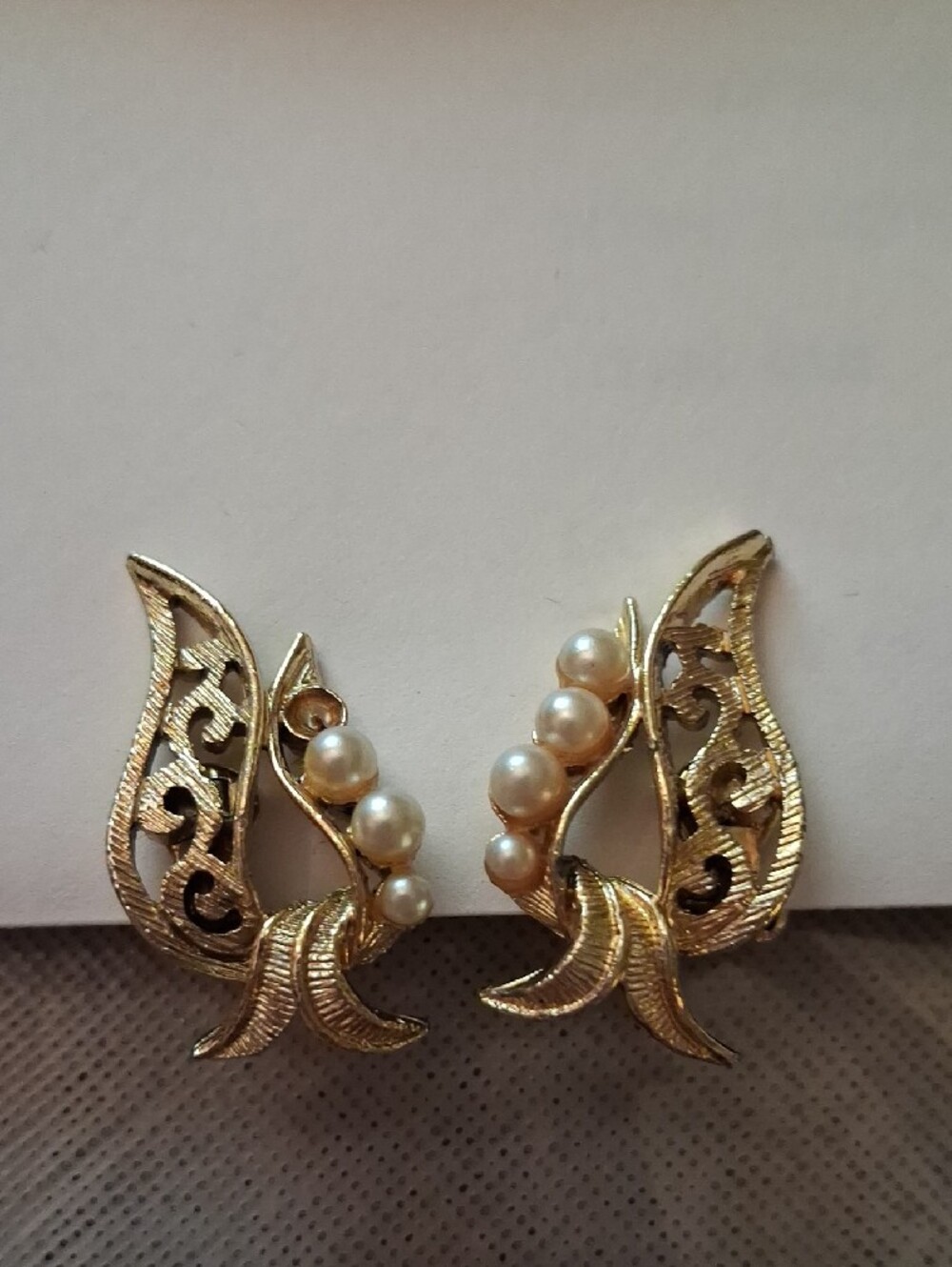 VTG Gold-Tone Pearl Accent Women's Clip-On Earrings